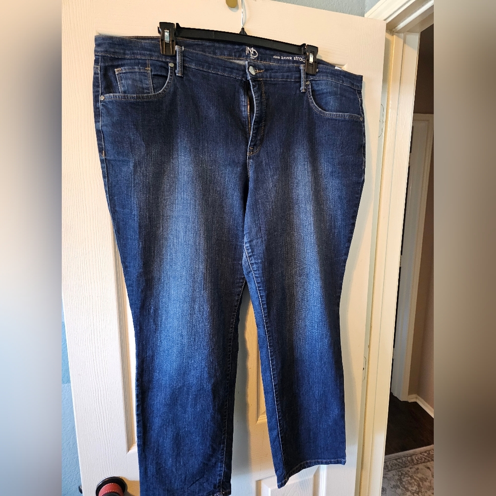 New Direction Straight Leg Jeans Sz 24